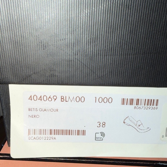 Authentic Women’s Gucci black Loafer with Gold Detail - Picture 3 of 4